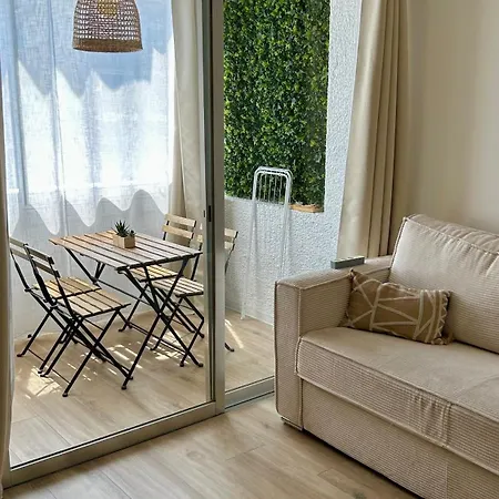 Azur & Chill - A Proximite Train Bus Aeroport Apartment
