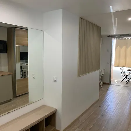 Appartement Azur & Chill - A Proximite Train Bus Aeroport
