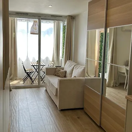 Azur & Chill - A Proximite Train Bus Aeroport Appartement
