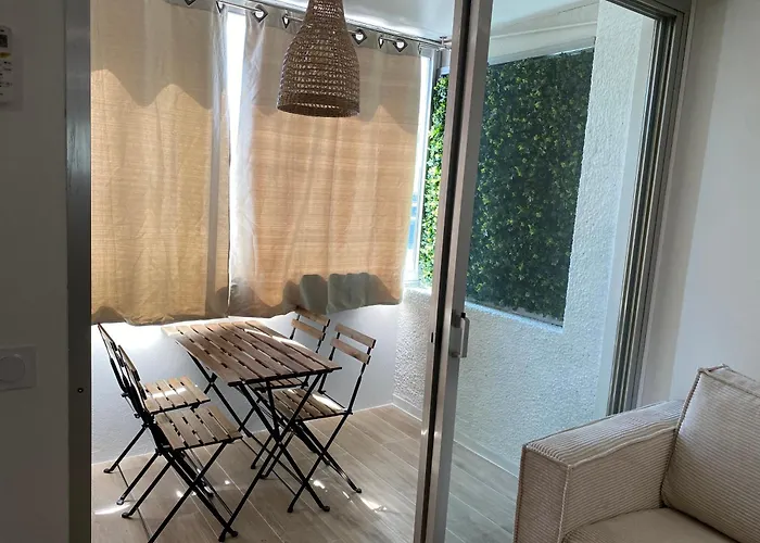 Azur & Chill - A Proximite Train Bus Aeroport Apartment *