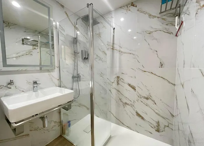 Azur & Chill - A Proximite Train Bus Aeroport *